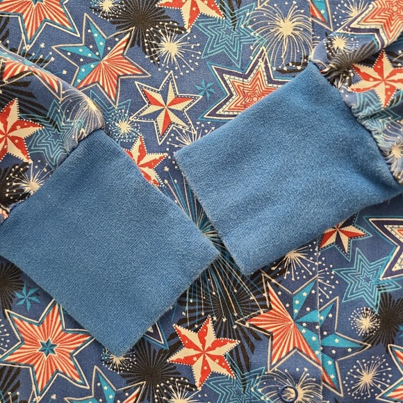 UA Scrubs Long Sleeve Snap Up Shirt Top Blue Red Stars Fireworks Size Large - Picture 4 of 8